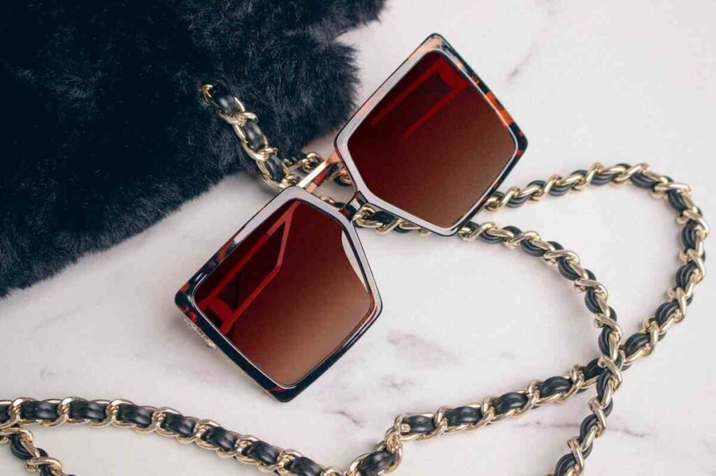 5 Fearless Frame Styles to Stand Out - Chunky Statement Frames Big, Bold, and Unapologetic