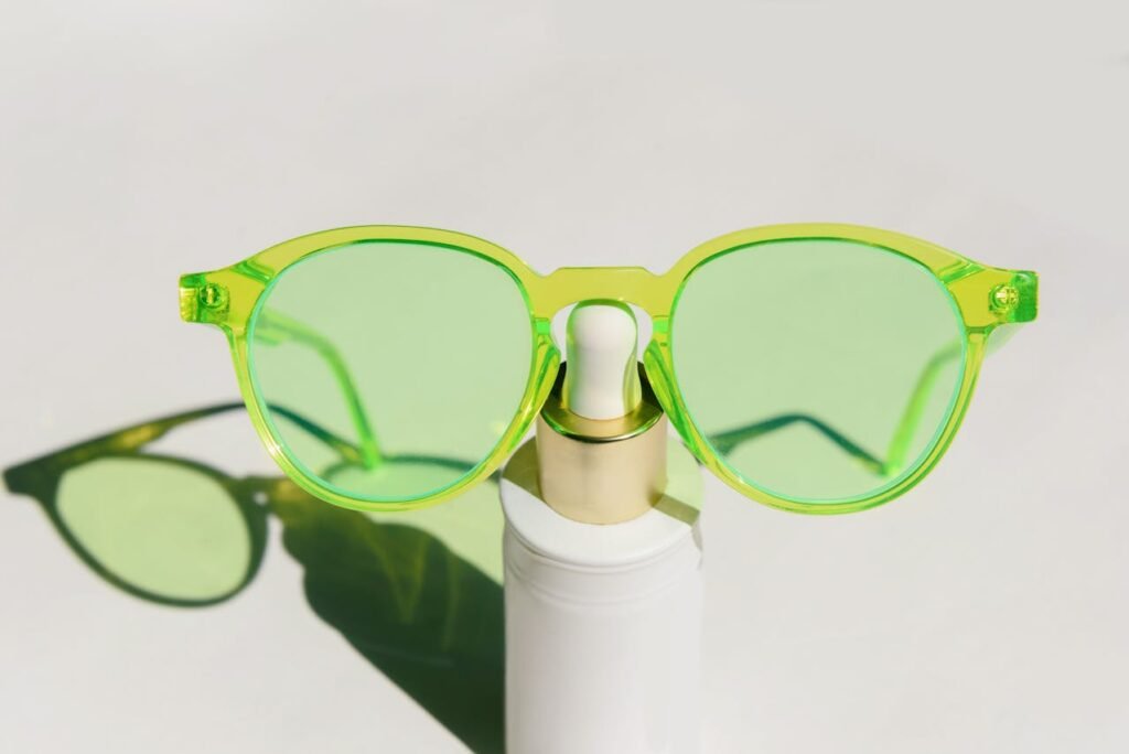 7 Audacious Sunglasses for a Daring Look - Flat-Neon-Colored Frames Unmissable & Electric